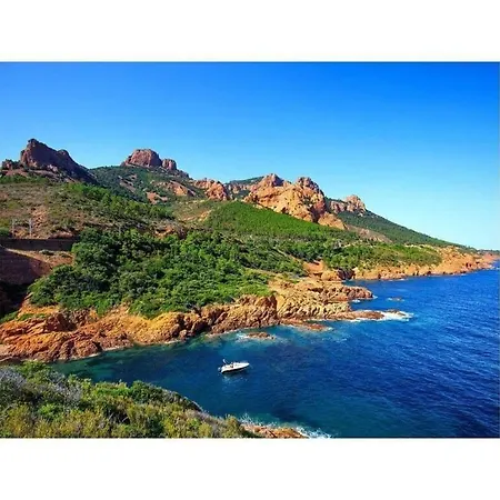 Rive Nature - Agay Comfortable Hotel